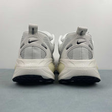 Cargar imagen en el visor de la galería, Nike Zoom Vomero 18 Summit White Coconut Milk Black HM6803-101
