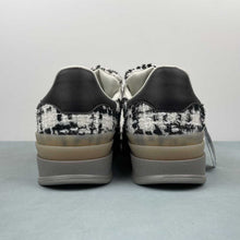 Cargar imagen en el visor de la galería, Adidas Gazelle Bold White Tine Core Black Silver Metallic JP5673
