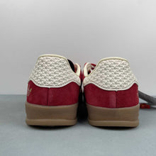 Cargar imagen en el visor de la galería, Adidas Gazelle Indoor Better Scarlet Off White Gold Metallic IF1808
