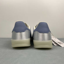 Cargar imagen en el visor de la galería, Adidas Gazelle Indoor Halo Blue Ambient Sky Gum JI2711
