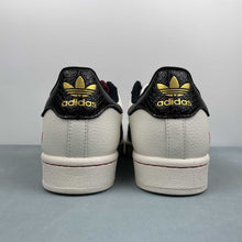 Cargar imagen en el visor de la galería, Adidas Superstar x Supreme White Black Red BZ2524
