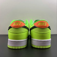 Cargar imagen en el visor de la galería, SB Dunk Low Glow in the Dark Venom Green Black Glow FJ4610-702
