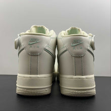 Cargar imagen en el visor de la galería, Air Force 1 07 Mid Cream White Green BY6899-695
