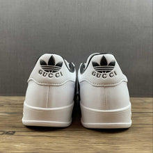 Cargar imagen en el visor de la galería, Adidas x Gucci Gazelle White Black
