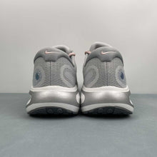 Cargar imagen en el visor de la galería, Nike Journey Run Photon Dust Cool Grey Light Smoke Grey Metallic Pewter FJ7765-006
