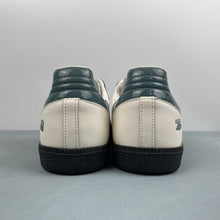 Cargar imagen en el visor de la galería, Adidas Samba OG Samba 49 Off White Halo Silver Gold Metallic JP9222
