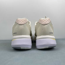 Cargar imagen en el visor de la galería, Adizero Boston 13 Chalk White Gold Metallic Orange Tint JS4952
