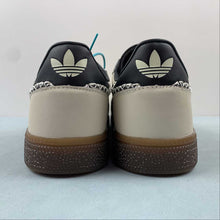 Cargar imagen en el visor de la galería, Adidas Handball Spezial Wonder White Core Black Magic Beige IE3698
