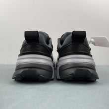 Cargar imagen en el visor de la galería, Nike V2k Run Black Metallic Silver-Anthracite FD0736-005
