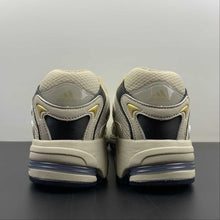 Cargar imagen en el visor de la galería, Adidas Response CL Brown Gold Black FX6167
