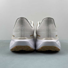 Cargar imagen en el visor de la galería, Air Zoom Pegasus 41 Light Pumice Metallic Gold FD2723-005
