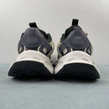 Cargar imagen en el visor de la galería, Adidas XLG Runner Deluxe Beige Black JR0577
