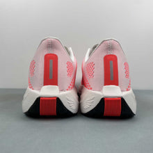 Cargar imagen en el visor de la galería, Nike ZoomX Pegasus PLUS White Bright Crimson Topaz Gold Black Q7262-103
