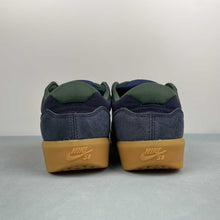 Cargar imagen en el visor de la galería, SB Force 58 Midnight Navy Fir Gum Light Brown University Gold DV5477-402
