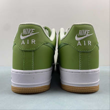 Cargar imagen en el visor de la galería, Air Force 1 07 Low Green White Gum PF9055-777
