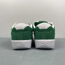 Cargar imagen en el visor de la galería, SB Force 58 Pine Green White DV5477-300

