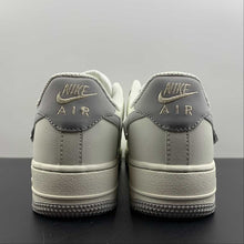 Cargar imagen en el visor de la galería, Air Force 1 07 Low Silver Snow FB1839-333
