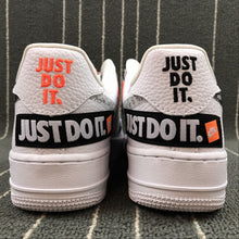 Cargar imagen en el visor de la galería, Air Force 1 07 Low Prm Just Do It White AR7719-100
