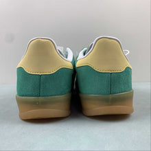 Cargar imagen en el visor de la galería, Adidas Gazelle Indoor Semi Court Green Almost Yellow Gum IH7500
