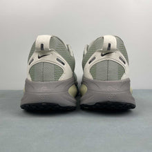Cargar imagen en el visor de la galería, Nike Zoom Vomero 18 Grey Fluorescent Green HM6803-002
