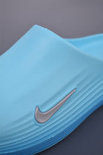 Cargar imagen en el visor de la galería, Nike ReactX Rejuven8 Slide Dusty Cactus Metallic Silver Game Royal HV4479-300
