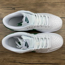 Cargar imagen en el visor de la galería, SB Dunk Low Summit White Green DD1503-112
