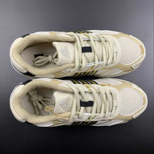 Cargar imagen en el visor de la galería, Adidas Response CL Brown Gold Black FX6167
