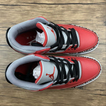 Cargar imagen en el visor de la galería, Air Jordan 3 Retro SE Fire Red Fire Red-Grey CK5692-600
