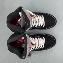 Cargar imagen en el visor de la galería, Air Jordan 5 Retro OG Black Metallic Reimagined HF3975-001
