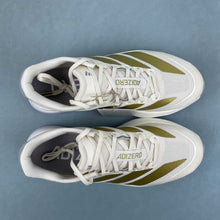 Cargar imagen en el visor de la galería, Adizero Boston 13 Chalk White Gold Metallic Halo Silver JS4947
