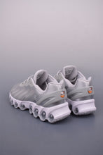 Cargar imagen en el visor de la galería, Air Max Dn8 Metallic Silver HF5509-002

