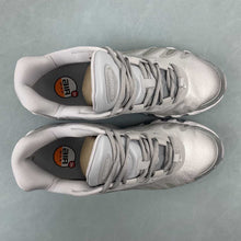 Cargar imagen en el visor de la galería, Air Max Dn8 Wolf Grey Metallic Silver HF5509-001
