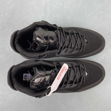 Cargar imagen en el visor de la galería, Jordan Courtside 23 Triple Black AR1000-001
