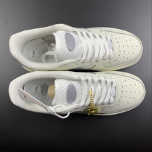 Cargar imagen en el visor de la galería, Air Force 1 07 Low Silver Snow FB1839-333
