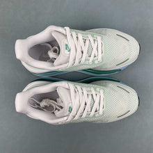 Cargar imagen en el visor de la galería, Nike Vomero Premium Lt Green FN8453-014
