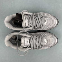 Cargar imagen en el visor de la galería, Nike Air Max 2013 Metallic Silver Black HQ3025-001
