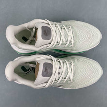 Cargar imagen en el visor de la galería, Nike Vomero Premium Barely Green HM5973-300
