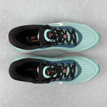 Cargar imagen en el visor de la galería, Nike Journey Run Green Frost Black Armoury Navy Pale Ivory FN0228-300
