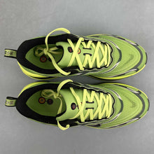 Cargar imagen en el visor de la galería, Nike Zoom Vomero PLUS Multi-Color Volt White Black IM8072-999
