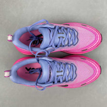 Cargar imagen en el visor de la galería, Nike Zoom Vomero PLUS Royal Pulse Metallic Dark Grey HV8154-400
