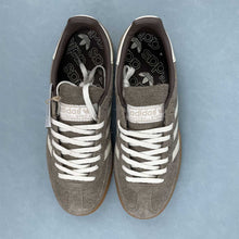 Cargar imagen en el visor de la galería, Adidas Handball Spezial Earth Strata Off White Gum IF6490
