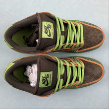 Cargar imagen en el visor de la galería, Dunk Low Premium Dls SB Quickstrike De La Soul Altitude Brown Green 789841-332
