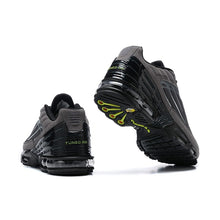 Cargar imagen en el visor de la galería, Air Max Plus 3 Black Volt FQ2387-001
