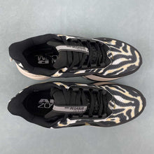 Cargar imagen en el visor de la galería, Pegasus Premium Zebra Black Metallic Gold IQ0368-010
