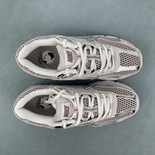 Cargar imagen en el visor de la galería, Zoom Vomero 5 Vast Grey Metallic Silver FV6417-001
