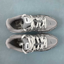 Cargar imagen en el visor de la galería, Nike P-6000 Light Iron Ore Metallic Silver Photon Dust Flat Pewter FN6837-012
