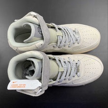 Cargar imagen en el visor de la galería, Air Force 1 07 Mid x Reigning Champ White Gray Black 807618-300
