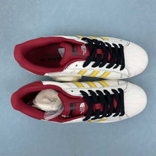 Cargar imagen en el visor de la galería, Adidas Superstar x The North Face BZ2525
