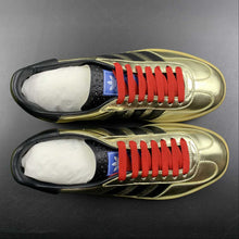 Cargar imagen en el visor de la galería, Adidas x Gucci Gazelle Metallic Gold Leather
