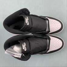 Cargar imagen en el visor de la galería, Air Jordan 1 Retro High OG Black White DZ5485-010
